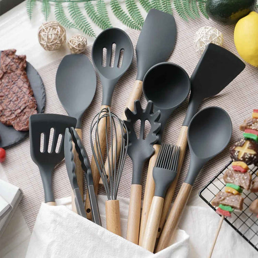  11-pieces kitchen utensil set with wooden handles and bucket
